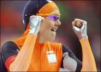 Netherlands' Marianne Timmer clinches gold in the 1000m speed skating ahead of Cindy Classen and Anni Friesinger.jpg