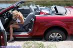 blonde_girl_mustang_convertible_stuck_012.jpg