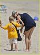 reese-witherspoon-deacon-phillippe-beach-05.jpg