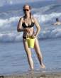 20080620-helen_hunt_bikini_pics10.jpg