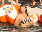 natasha_henstridge_bikini_boost_7_big.jpg