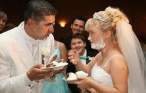 5989_2995_wedding-cake-tradition.jpg