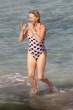goldie_hawn_swimsuit_3_big.jpg