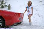 red_corvette_snow_stuck_014.jpg