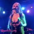 82377_TaylorMomsenFlashingCrowd_122_76lo.jpg