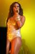 MCFan_for_celeblounge08-02-201100-00_06._chp6vyp.jpg