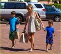 245545608_leann_rimes_toy_shopping_jake_mason_13_122_464lo.jpg