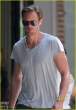 alexander-skarsgard-grey-shirt-new-york-04.jpg