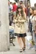 Zooey Deschanel walks to ABC studios581lo.jpg