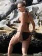 lara-bingle-rocks-sydney-harbor-07-435x580.jpg