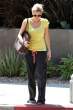 sophie_monk_yellow_baggy_5.jpg