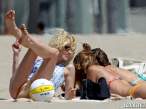 annalynne-mccord-bikinis-with-her-sisters-on-the-beach-in-la-04-580x435.jpg