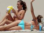annalynne-mccord-bikinis-with-her-sisters-on-the-beach-in-la-10-580x435.jpg