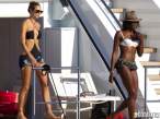 stacy-keibler-and-naomi-campbell-bikinis-on-a-yacht-in-spain-04-580x435.jpg
