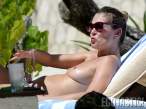 Kate-Moss-Topless-in-Jamaica-15-900x675.jpg