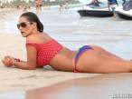 Jennifer-Nicole-Lee-Plays-In-The-Ocean-And-Pool-In-A-Bikini-At-The-Beach-In-Miami-10-580x435.jpg