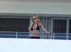 973095640_ritaorahangsoutbalconyx20_123_489lo.jpg