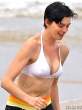 Anne-Hathaway-in-a-Bikini-Top-and-Yoga-Pants-in-Hawaii-02-435x580.jpg