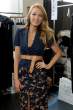 Blake+Lively+Backstage+Michael+Kors+Show+k1UwyNtmcAJx.jpg