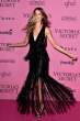 Behati_Prinsloo_Arrivals_Victoria_Secret_Fashion_4Y6gDfyrslQx.jpg