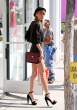 taylor-swift-out-in-la_10.jpg