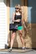 taylor-swift-at-her-mom-s-house-in-beverly-hills-_8.jpg