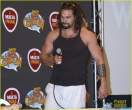 jason-momoas-muscles-seriously-out-of-control-05.jpg
